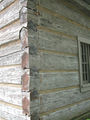 Cabin corner joint with squared off logs